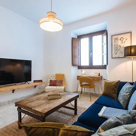 Apartment Apartment In Former Monastery With Patio In City Centre Free Parking