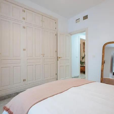 Apartment In Former Monastery With Patio In City Centre Free Parking Lägenhet Sevilla