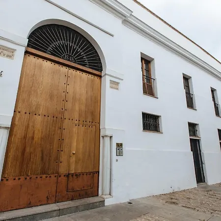 Apartment In Former Monastery With Patio In City Centre Free Parking Apartament Sewilla