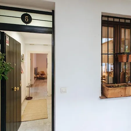 Apartament Apartment In Former Monastery With Patio In City Centre Free Parking Sewilla