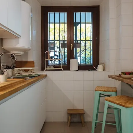 Apartment In Former Monastery With Patio In City Centre Free Parking * Sewilla