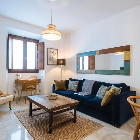 Apartament Apartment In Former Monastery With Patio In City Centre Free Parking
